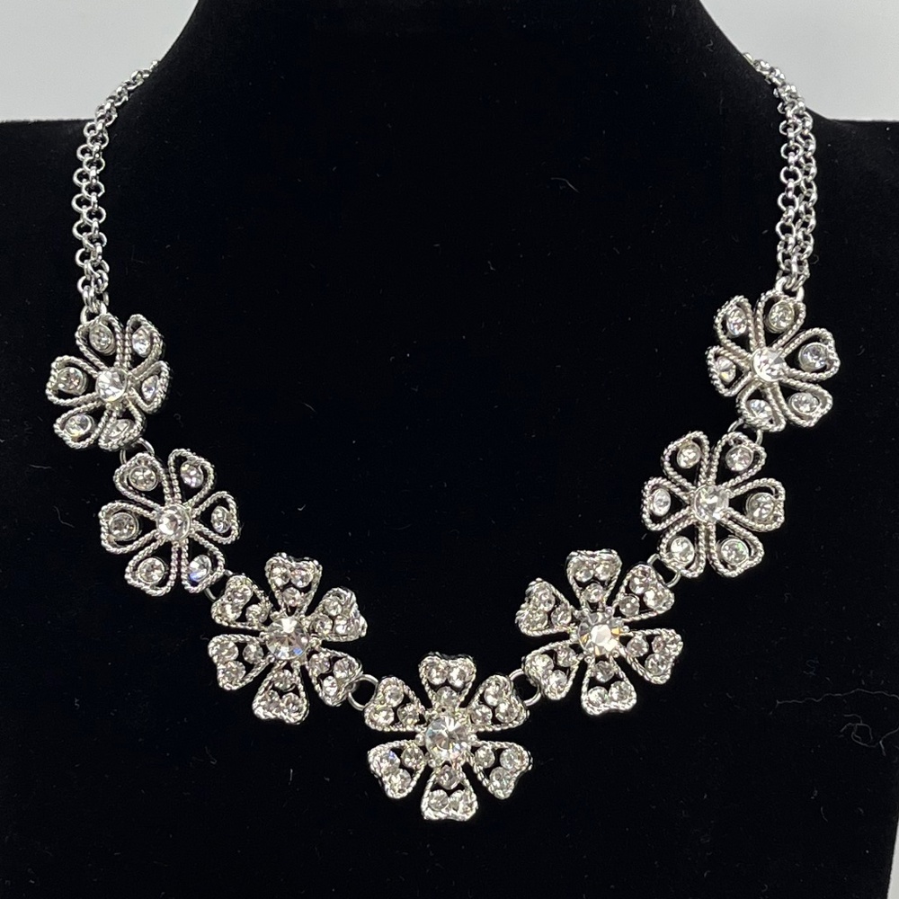 Vintage Crown Trifari Bling!  Flower, Rhinestone Silver Tone Necklace.
